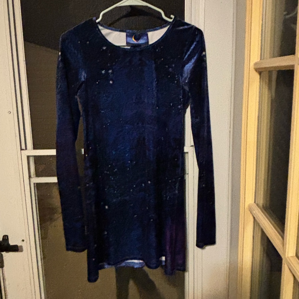 Size M women’s Blue Velvet Long Sleeve Dress